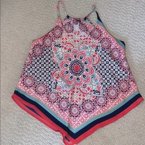 Multicolor patterned tank